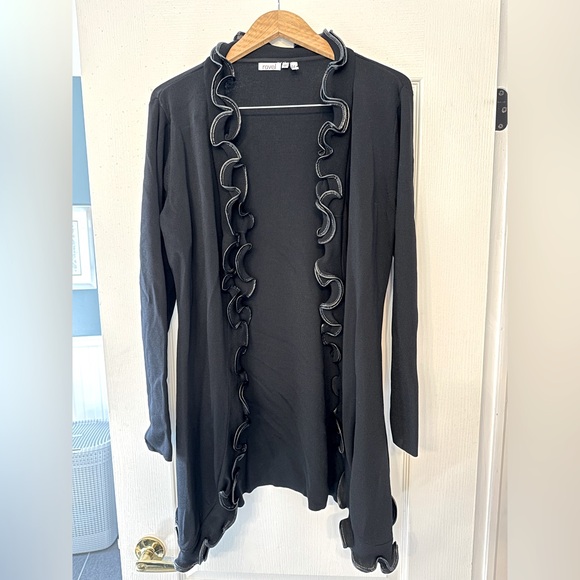 Unique open black sweater with “leather” trim size large. - Picture 6 of 7